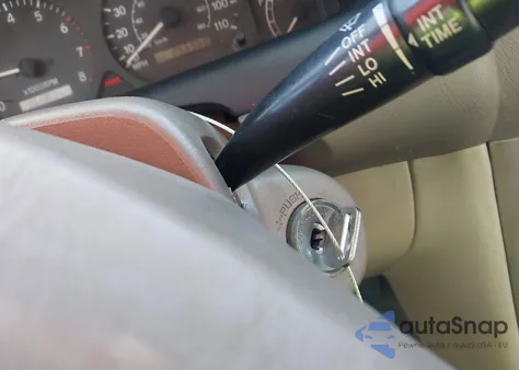 1998 Toyota Corolla Le z USA, uszkodzony, nr VIN 2T1BR18E2WC019524